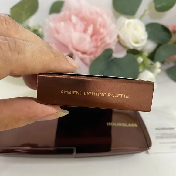 Hourglass Ambient Lighting Palette - DIM LIGHT-INCANDESCENT LIGHT-RADIANT LIGHT - Picture 6 of 9